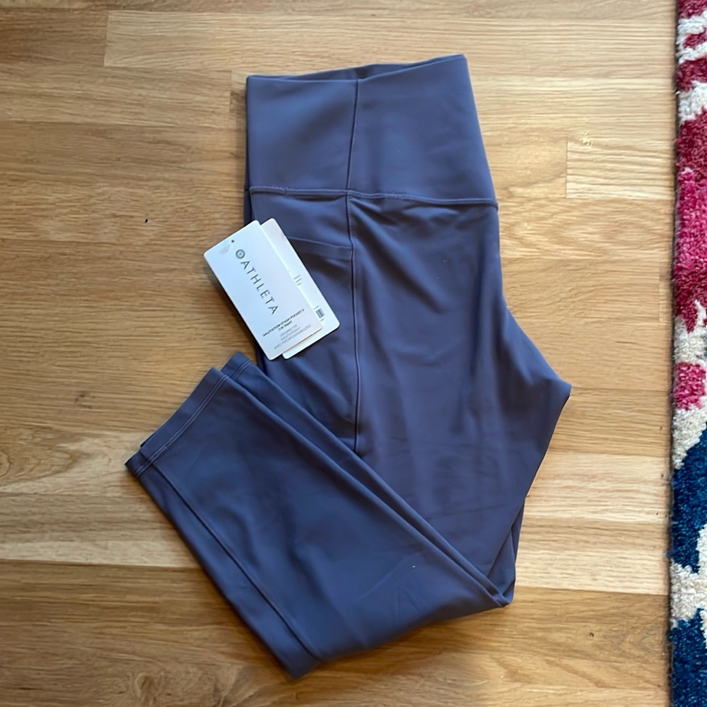 Athleta Salutation stash pocket II 7/8 tights